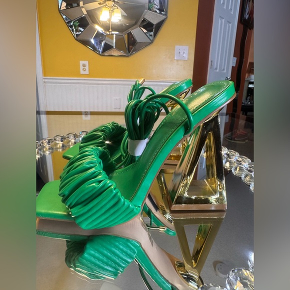 NWT AZALEA WANG AMIE CHUNKY SANDAL IN GREEN. SIZE 6 - Picture 14 of 17